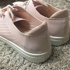 Skechers Shoes - Adorable comfortable Skechers Street shoes Skechers Shoes - Adorable comfortable Skechers Street shoes